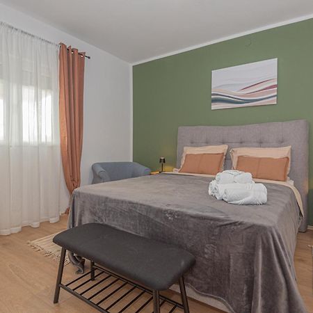 Guest House "The View" - With A Pool Donje Polje Exterior foto