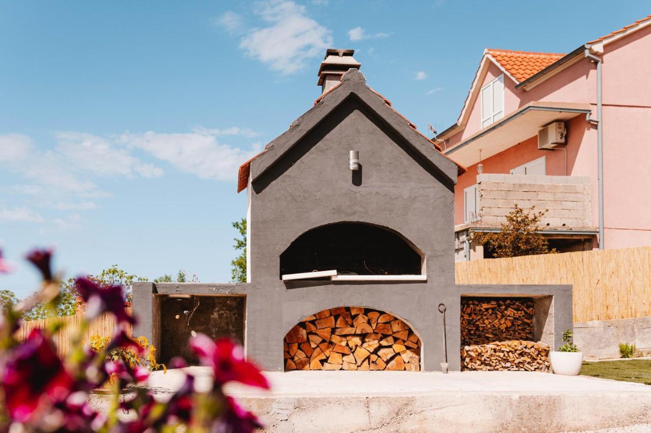 Guest House "The View" - With A Pool Donje Polje Exterior foto
